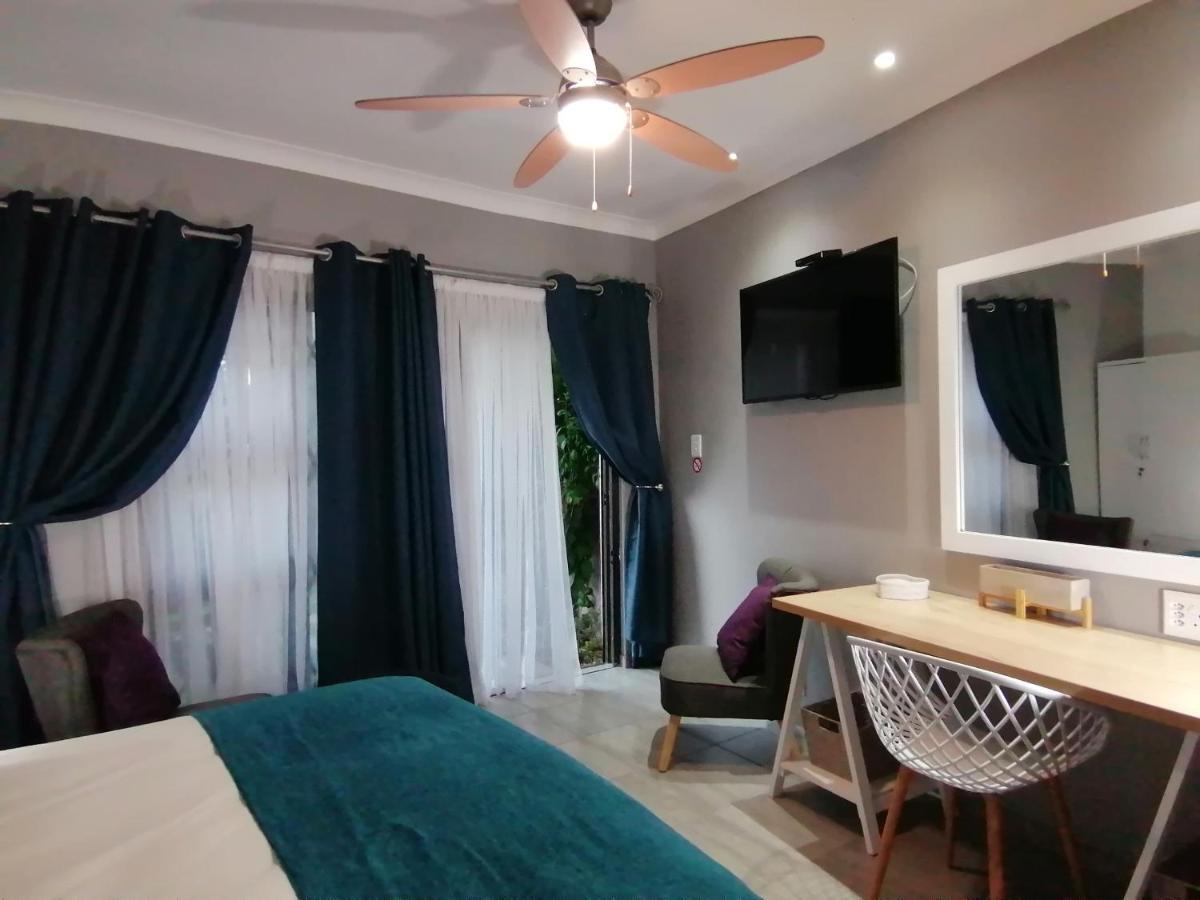 Roxy'S Rest Guest House Vanderbijlpark ภายนอก รูปภาพ