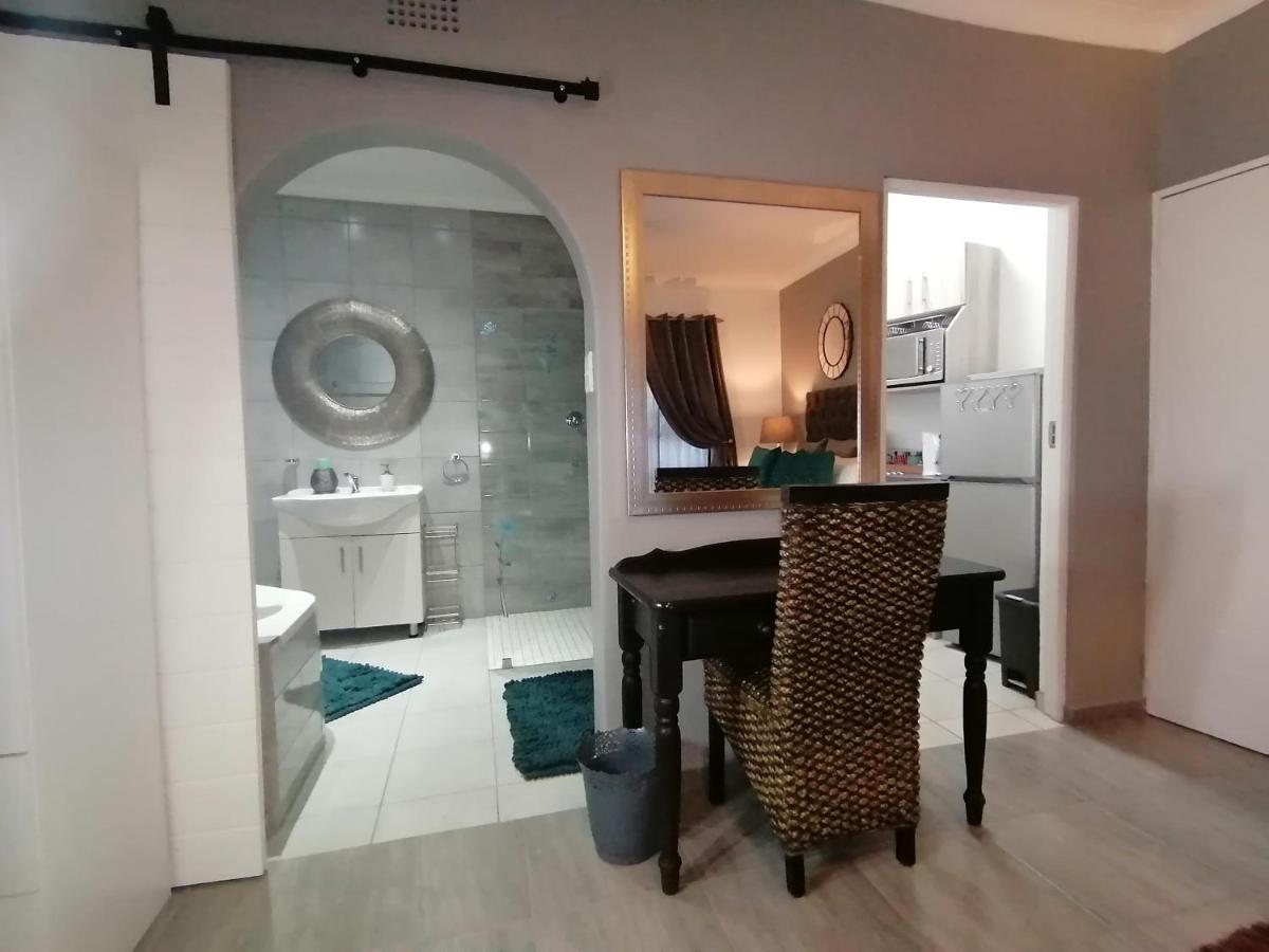 Roxy'S Rest Guest House Vanderbijlpark ภายนอก รูปภาพ