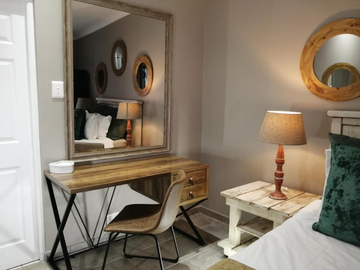 Roxy'S Rest Guest House Vanderbijlpark ภายนอก รูปภาพ