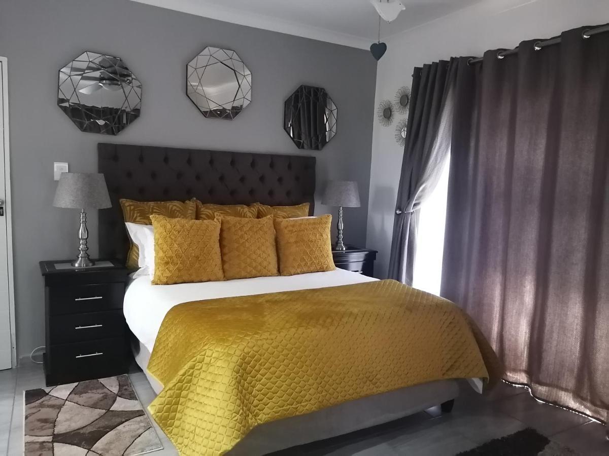 Roxy'S Rest Guest House Vanderbijlpark ภายนอก รูปภาพ