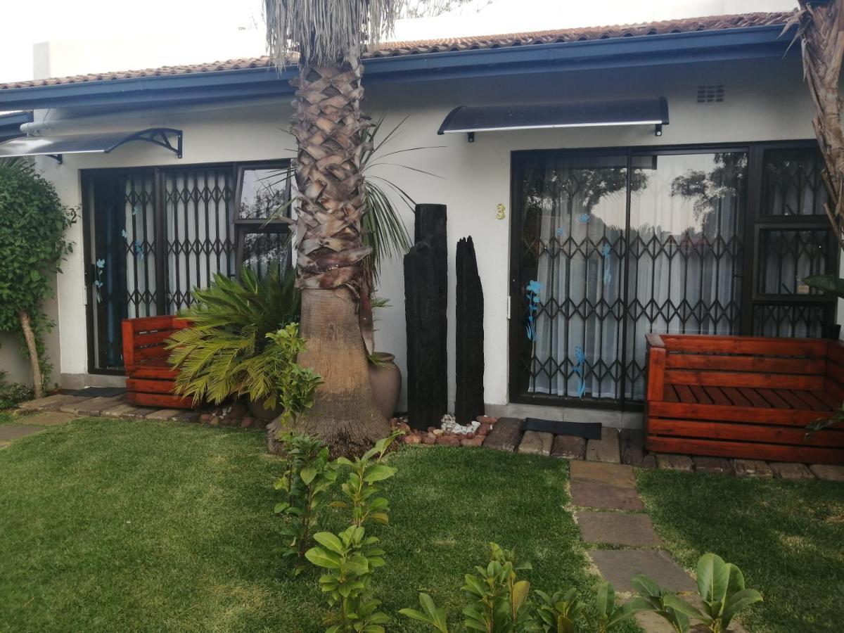 Roxy'S Rest Guest House Vanderbijlpark ภายนอก รูปภาพ