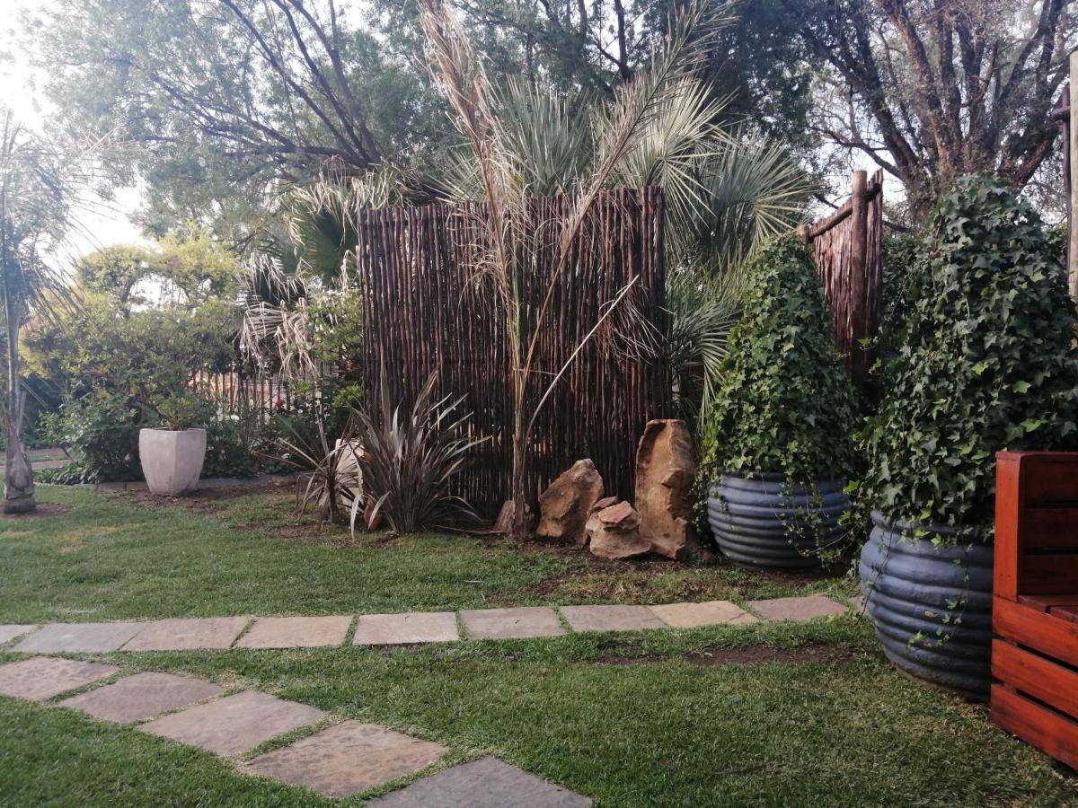 Roxy'S Rest Guest House Vanderbijlpark ภายนอก รูปภาพ