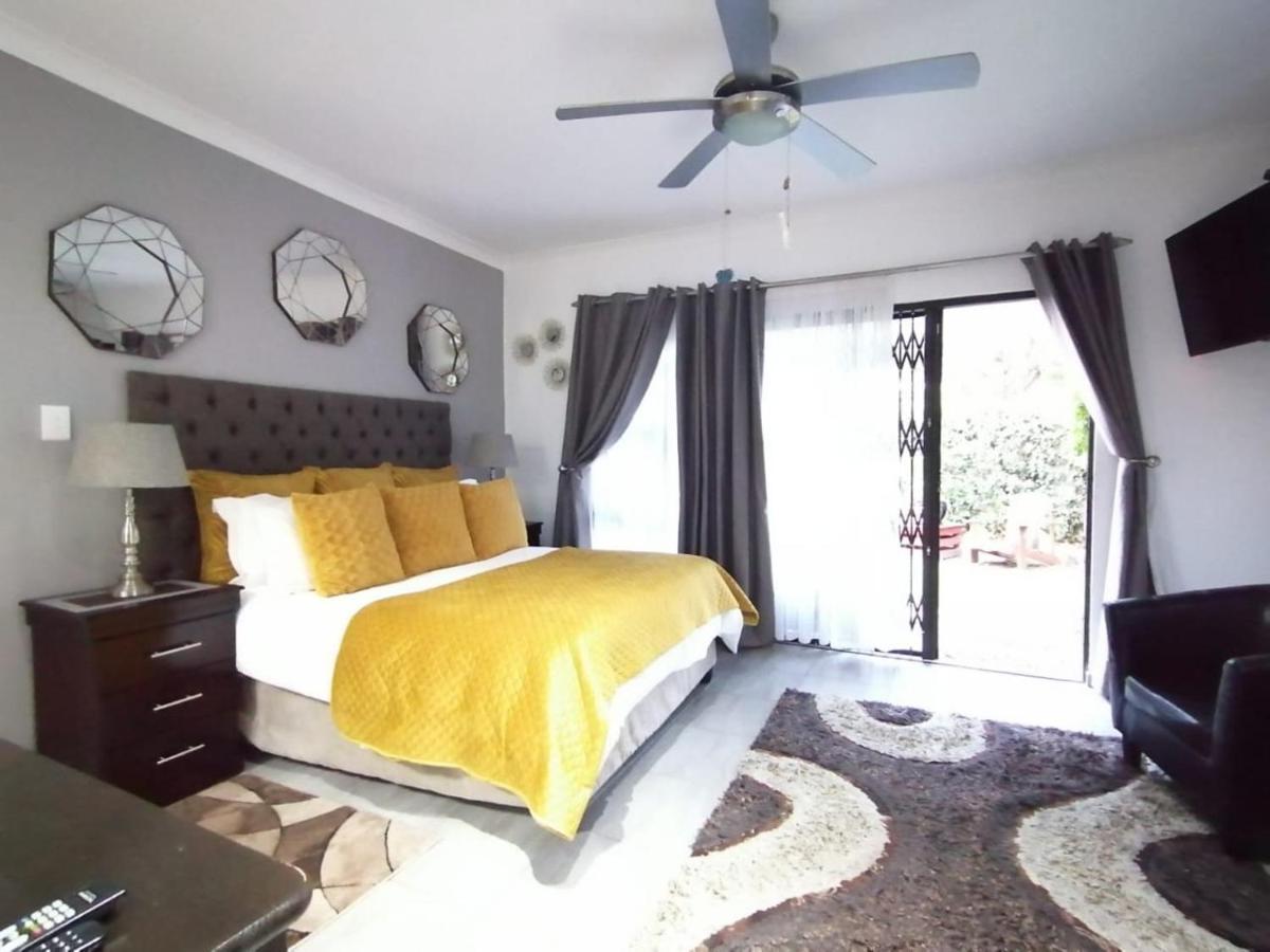 Roxy'S Rest Guest House Vanderbijlpark ภายนอก รูปภาพ