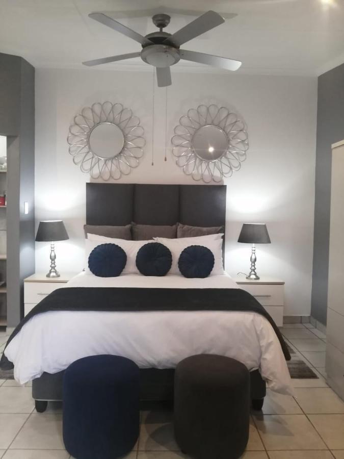 Roxy'S Rest Guest House Vanderbijlpark ภายนอก รูปภาพ