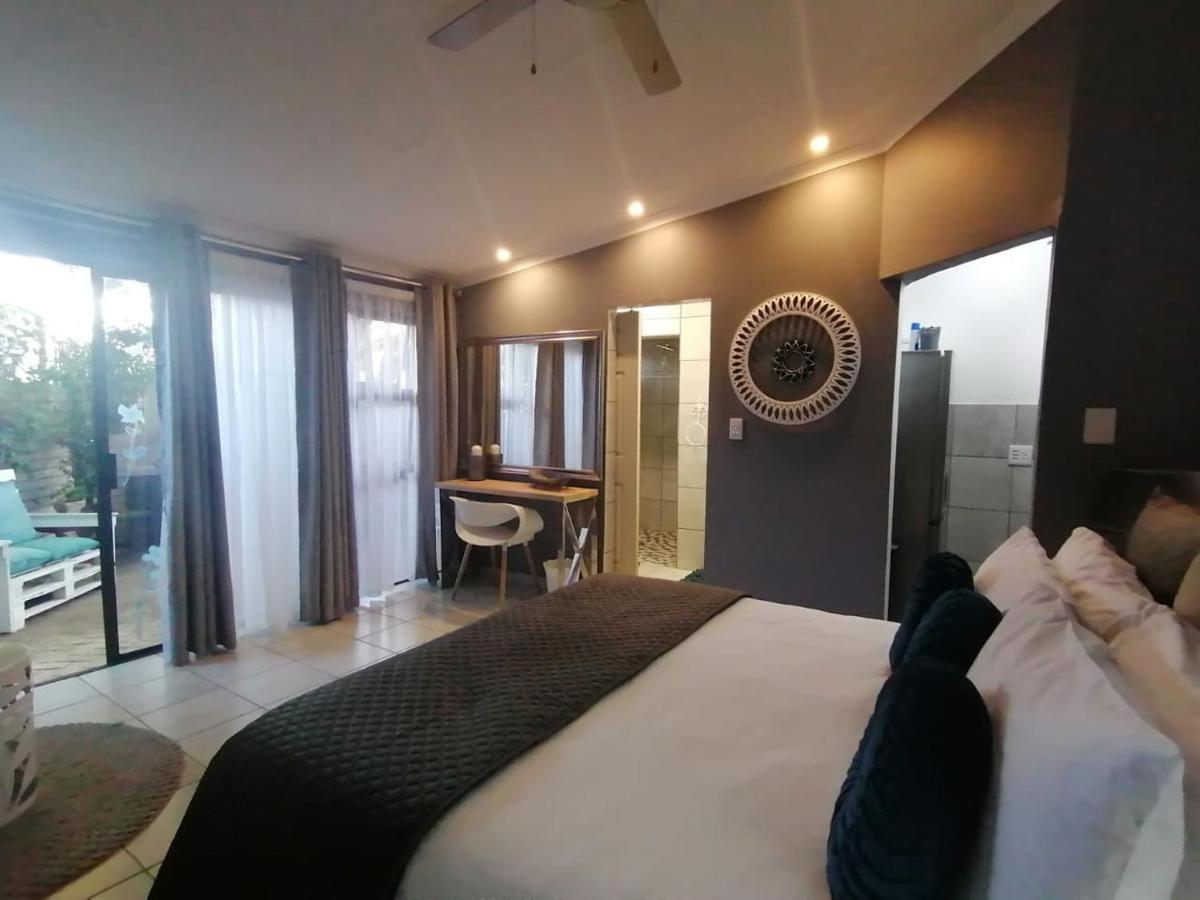 Roxy'S Rest Guest House Vanderbijlpark ภายนอก รูปภาพ