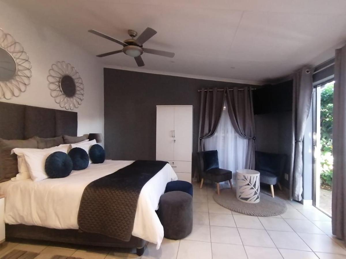 Roxy'S Rest Guest House Vanderbijlpark ภายนอก รูปภาพ